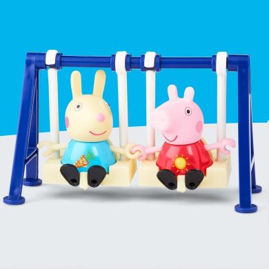 Ігровий набір PEPPA FIGURINES серії Моменти з Пеппою ПРИГОДИ НА ГОЙДАЛКАХ G1857