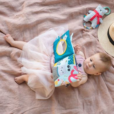 Розвивальна книжка для коляски Taf Toys Що одягне ведмедик Пол 12605, Блакитний