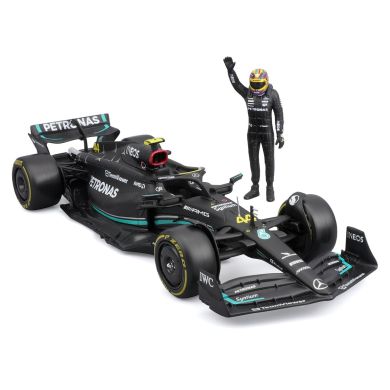 Автомодель з фігуркою - Mercedes-AMG F1 W14 E Performance (1:24)