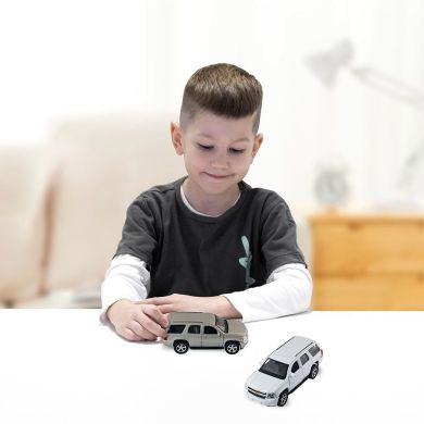 Автомодель CHEVROLET TAHOE 2008 (білий, сірий) 250382W