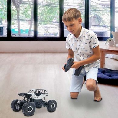 Автомобиль на радиоуправлении Sulong Toys Off-Road Crawler Rock серебристый SL-111RHS