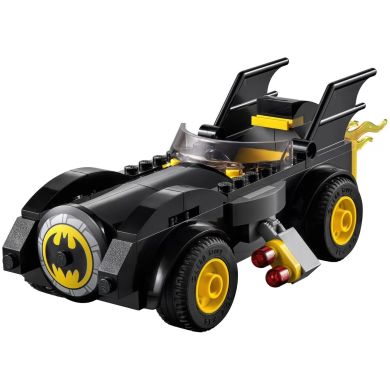 Конструктор LEGO Super Heroes Бэтмен против Джокера: погоня на Бэтмобиле 136 деталей 76180