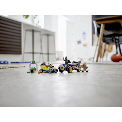 Конструктор LEGO Super Heroes Бэтмен против Джокера: погоня на Бэтмобиле 136 деталей 76180