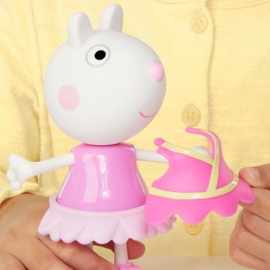 Ігровий набір PEPPA FIGURINES серії Модна пригода ОДЯГНИ СЮЗІ G0330