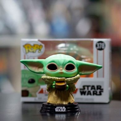 Ігрова фігурка Funko Pop! серії &laquo;Мандалорець&raquo; Малюк з жабою 49933