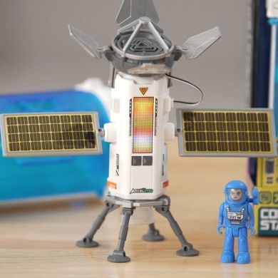 Ігровий набір з фігуркою ASTROPOD МІСІЯ «ПОБУДУЙ СТАНЦІЮ ЗВ’ЯЗКУ» (деталі станції, фігурка) 80333